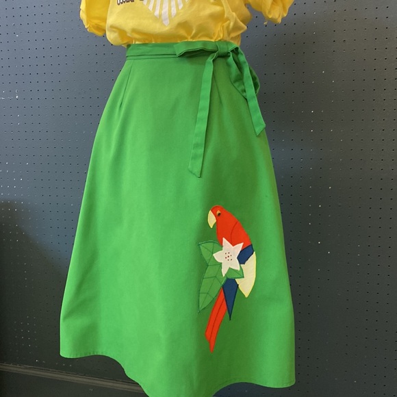 Green Vintage parrot wrap skirt - Picture 1 of 4